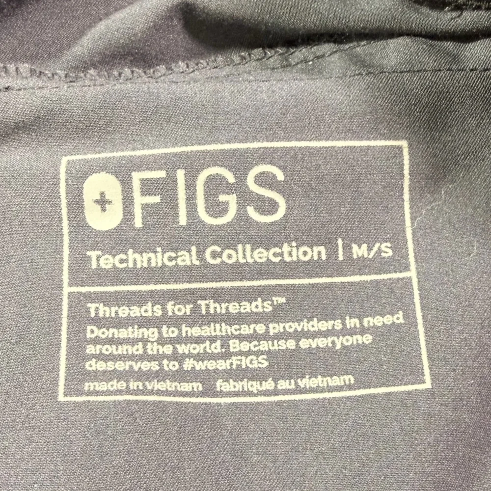 Men’s Figs Axim Cargo Scrub Pants Dark Harbor Size Medium Short
